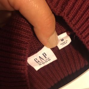Gap Maroon Sweater - Size M